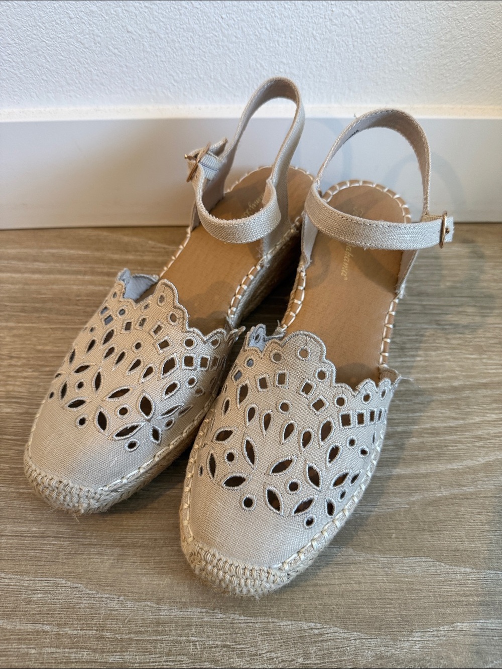 Tommy Bahama Women's Scalloped Cutout Espadrille Sandals - Beige 6.5